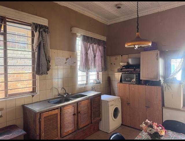 3 BEDROOM HOUSE FOR SALE IN YEOVILLE